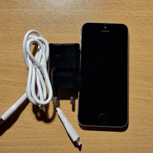 Apple iPhone SE 32GB 2016 Space Gray like new