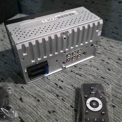 Car radio screen with Android Auto and CarPlay
