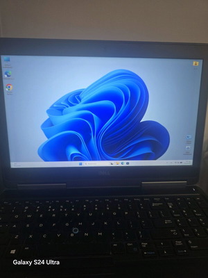 Dell laptop used, Intel Core i7, 15.6", 32GB RAM, 500GB SSD, Windows