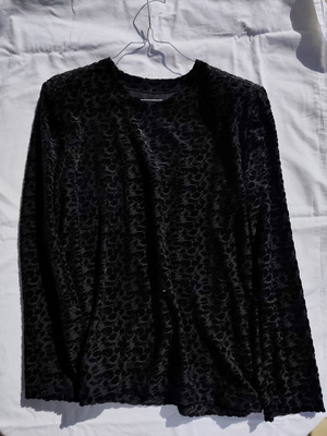 Black velvet long-sleeve blouse like new, size M