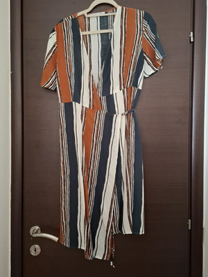 Helmi wrap dress like new, size L, viscose, striped