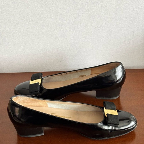 Salvatore Ferragamo Vara Pumps Black Patent Leather like new, size 39