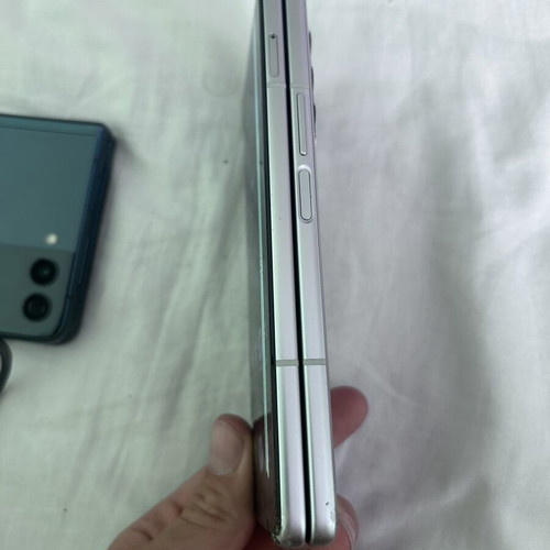 Samsung Fold 3 and Flip 3 phones used for parts
