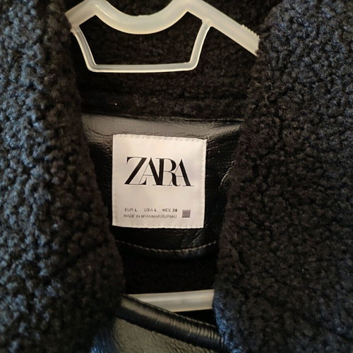 Zara black jacket with fur lining like new, size L