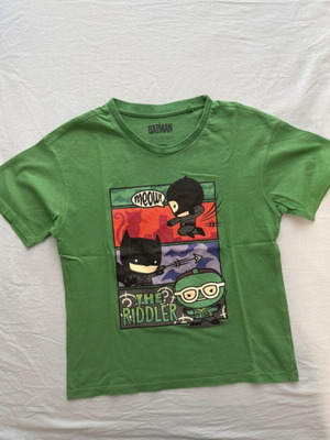 Batman t-shirt Sinsay green size 128 cm like new