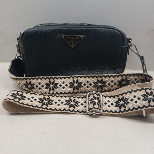 Black crossbody bag like new, not authentic product