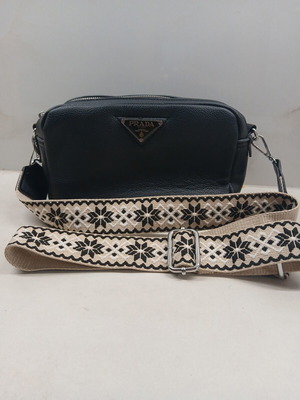 Black crossbody bag like new, not authentic product