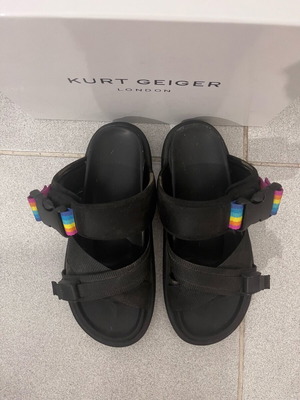 Kurt Geiger Orson Cross Sandal like new, black fabric, size 39