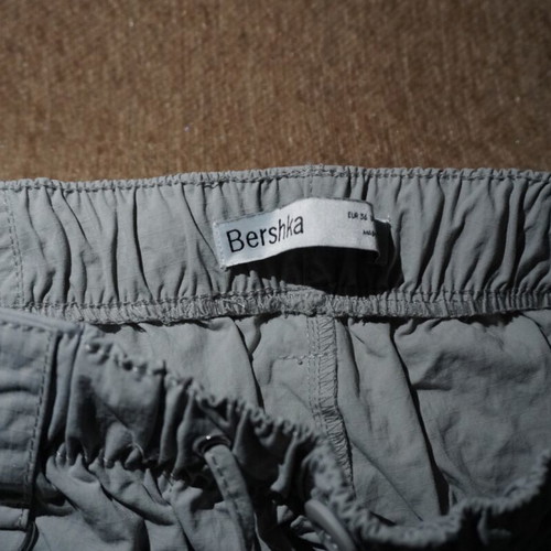 Gray women's cargo pants Bershka like new, wide fit, size S