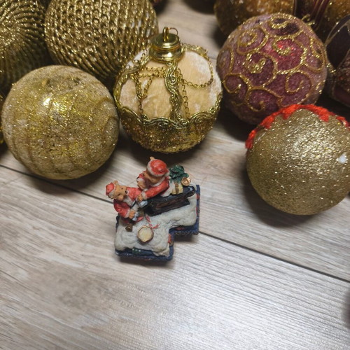 Christmas ornaments used in golden shades
