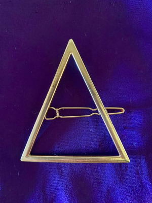 Hair accessory triangle gold like new