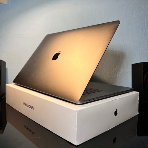 MacBook Pro 15" 2017 i7 2.8Ghz/16GB/Radeon Pro 555 2GB/256GB