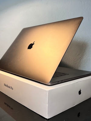 MacBook Pro 15" 2017 i7 2.8Ghz/16GB/Radeon Pro 555 2GB/256GB