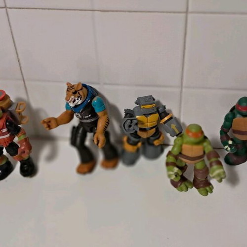 Figures like new, very good condition