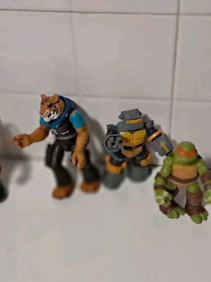 Figures like new, very good condition