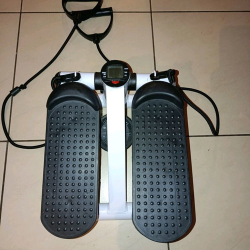 Mini stepper with resistance bands and LCD screen like new