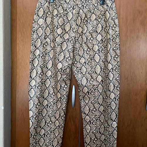 Zara women's pants like new, size XXL, beige snake texture