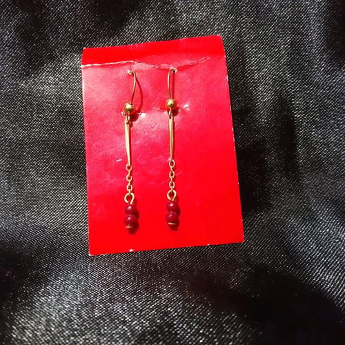 Dangling earrings with red beads new