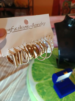 Jewelry set (earrings) in various designs (gold, pearl, geometric). 6 pieces