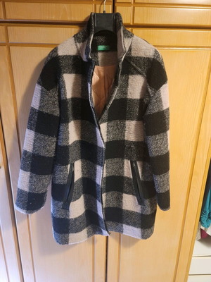 Benetton coat like new, size S/M, black and pink with leather details