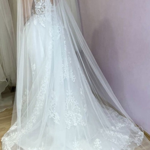 Wedding dress with veil, like new, size L 40 12, white
