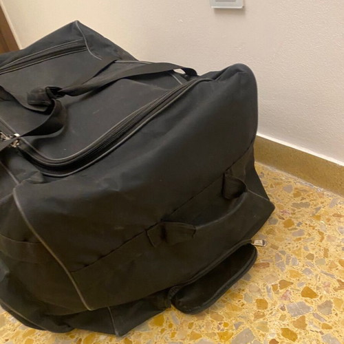 Σάκος μεταχειρισμένος, ιδανικός για στρατιωτική θητεία με ροδάκια και χερούλι