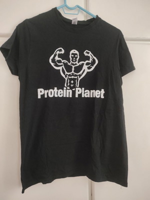 Μπλούζα Protein Planet μέγεθος M σαν καινούργιο, μαύρο και άσπρο