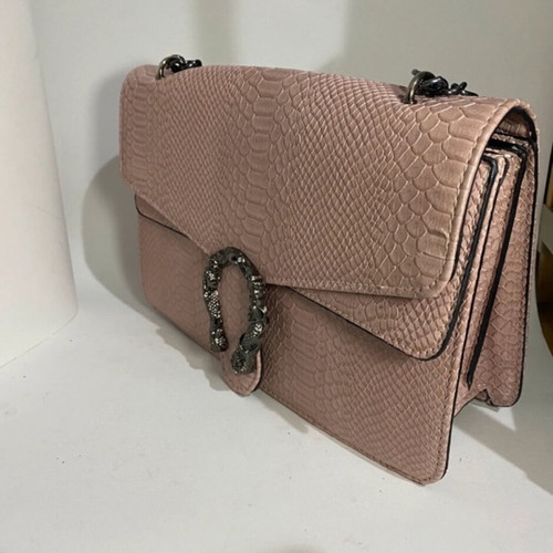Shoulder bag used in very good condition without wear