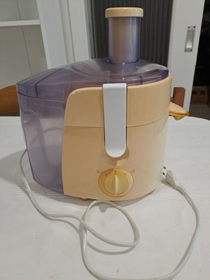 Philips HR1851 juicer used with 500W motor and 2-speed control