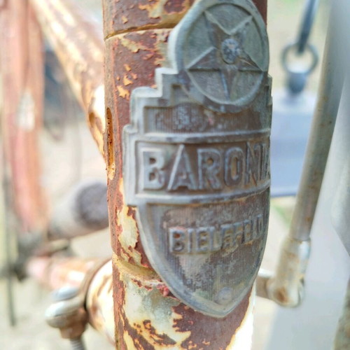 Vintage Baronia collectible bicycle used, city type, red
