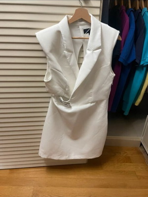 Φόρεμα μπλέιζερ Zara με cut out, σαν καινούργιο, άσπρο, μέγεθος M