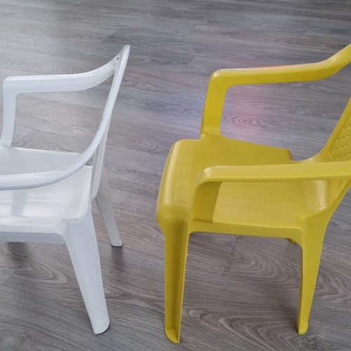 Children's chairs like new, plastic with cushions, set of 2
