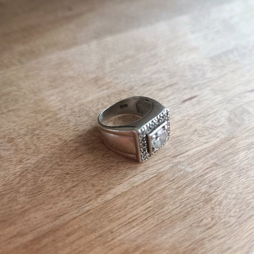 Silver 925 ring like new with zircon