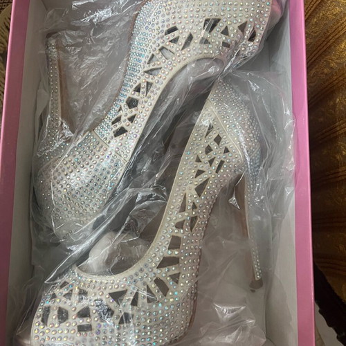 Formal shoe like new with rhinestones, size 40, beige