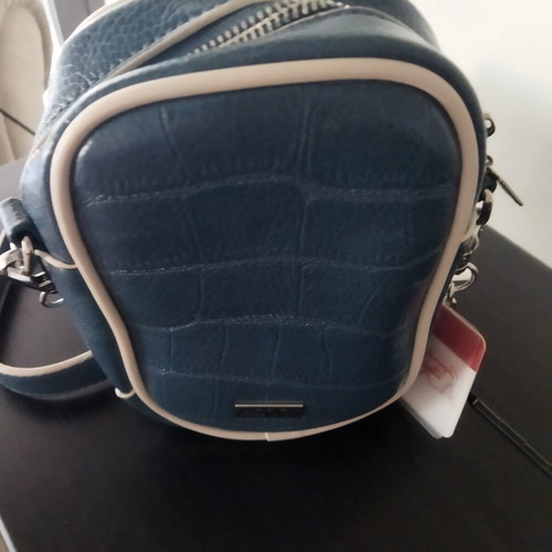 Doca crossbody bag blue croco leather texture