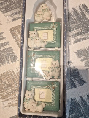 Children's hanging frames set in excellent condition