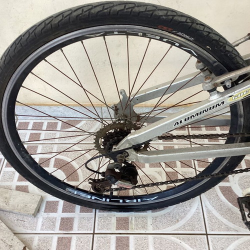 Mountain bike used with new tires and saddle, aluminum frame, disc brakes