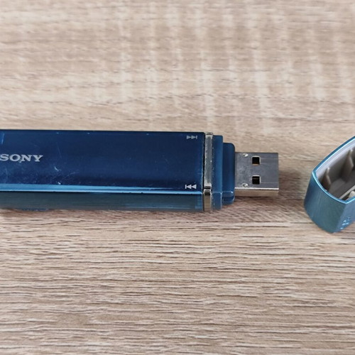 Sony Walkman NW-E013f MP3 Player used, battery issue