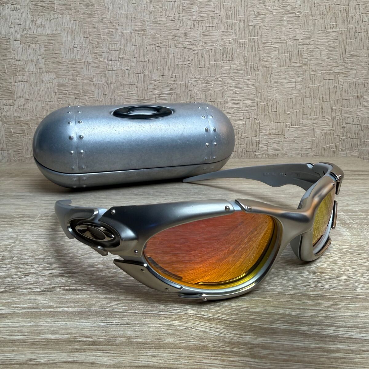 Oakley Plate Silver Sunglasses with… - € 110,00 - Vendora.cy