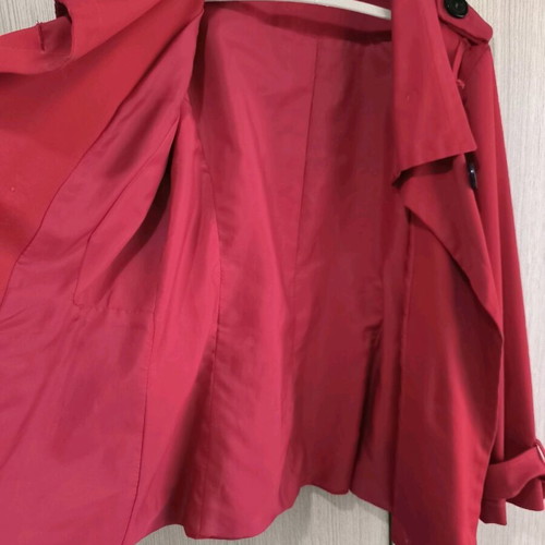 Short red trench coat like new, size L