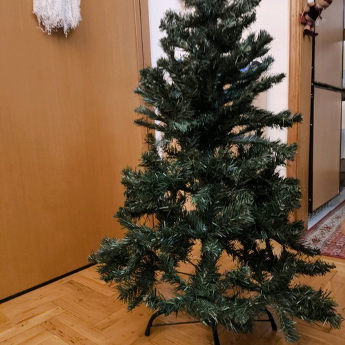 Christmas tree like new, height 1.10 m and diameter 70 cm