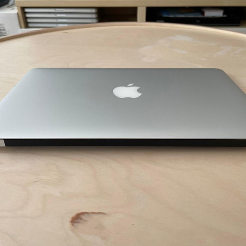 MacBook Air used Intel Core i5 128GB SSD 11 inch