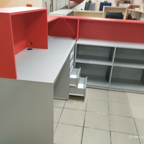 Reception desk red like new, dimensions 180x180x110 cm