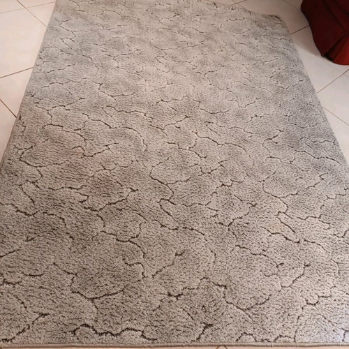 Carpet like new in gray and white shade 2.05x1.50