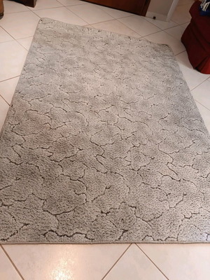 Carpet like new in gray and white shade 2.05x1.50