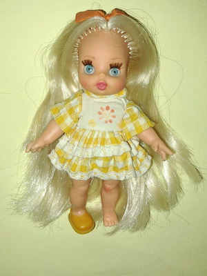 Vana El Greco doll like new, missing one shoe