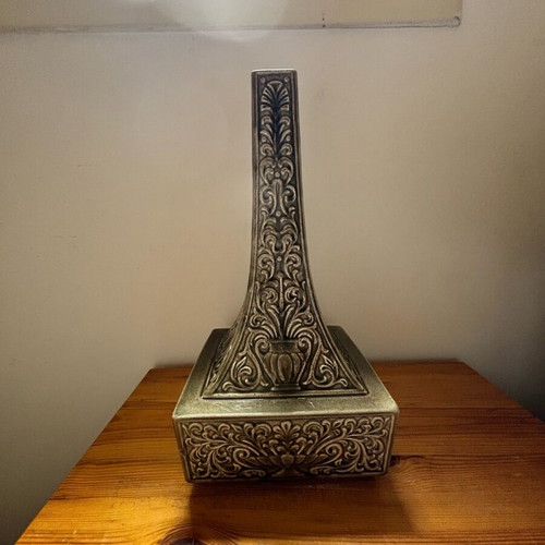 Vase four-sided embossed ceramic used