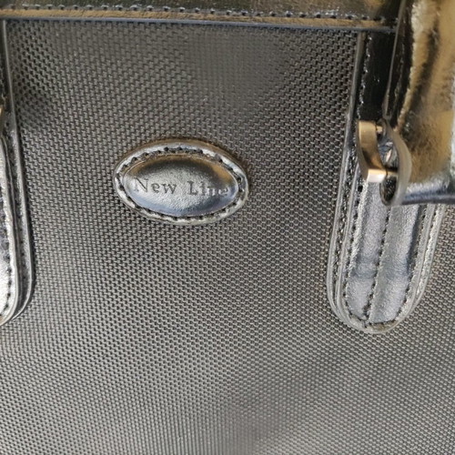 Unisex bag used in excellent condition, size 42x34x14 cm