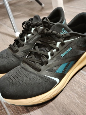 Reebok Energen Tech 2 αθλητικά σαν καινούργια, μέγεθος 44, μαύρα