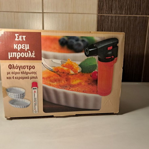 Crème Brûlée Set for 4 with Ramekins, Kitchen Torch, Gas Bottle, and Recipe